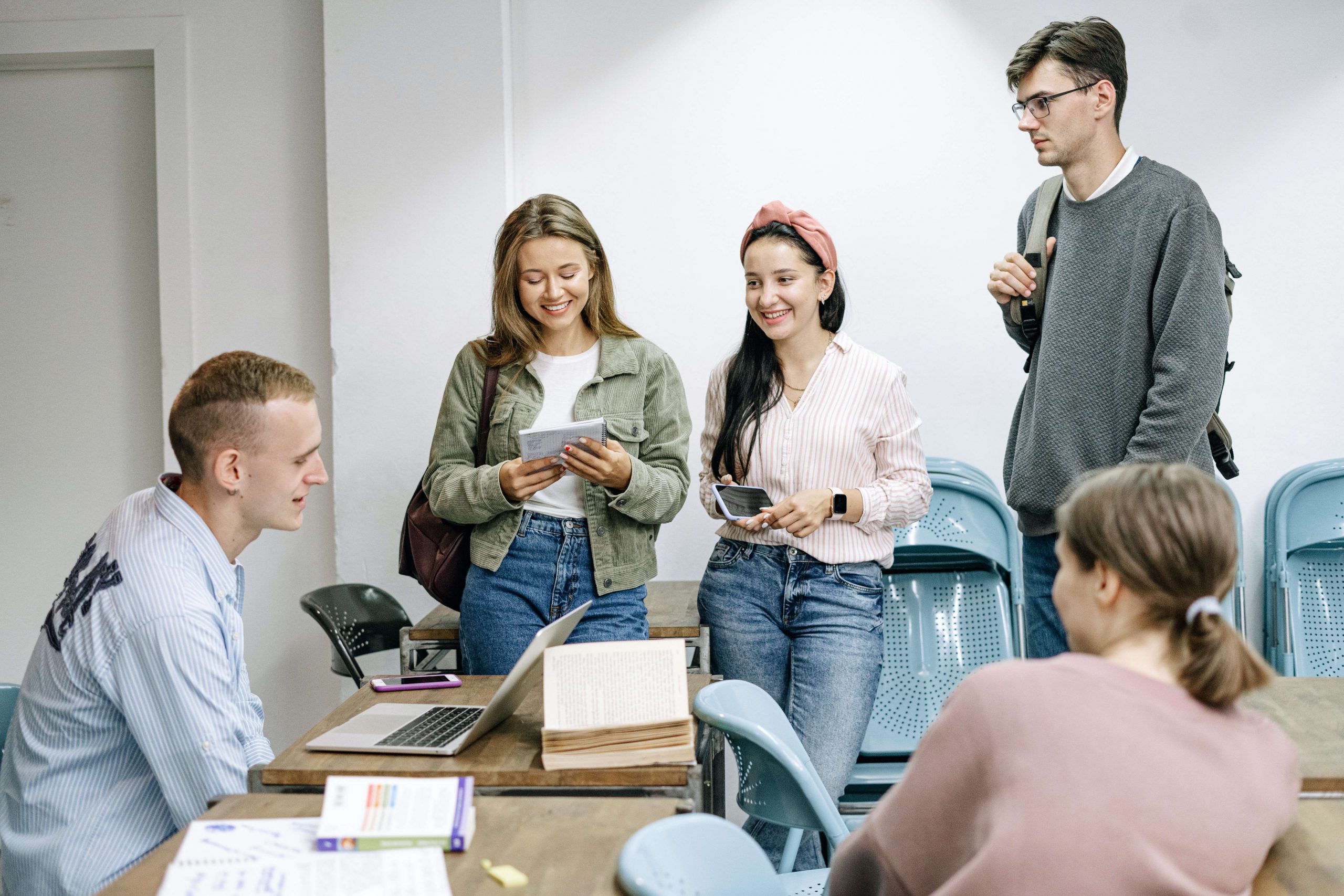 Formazione aziendale quali obiettivi - team che collabora