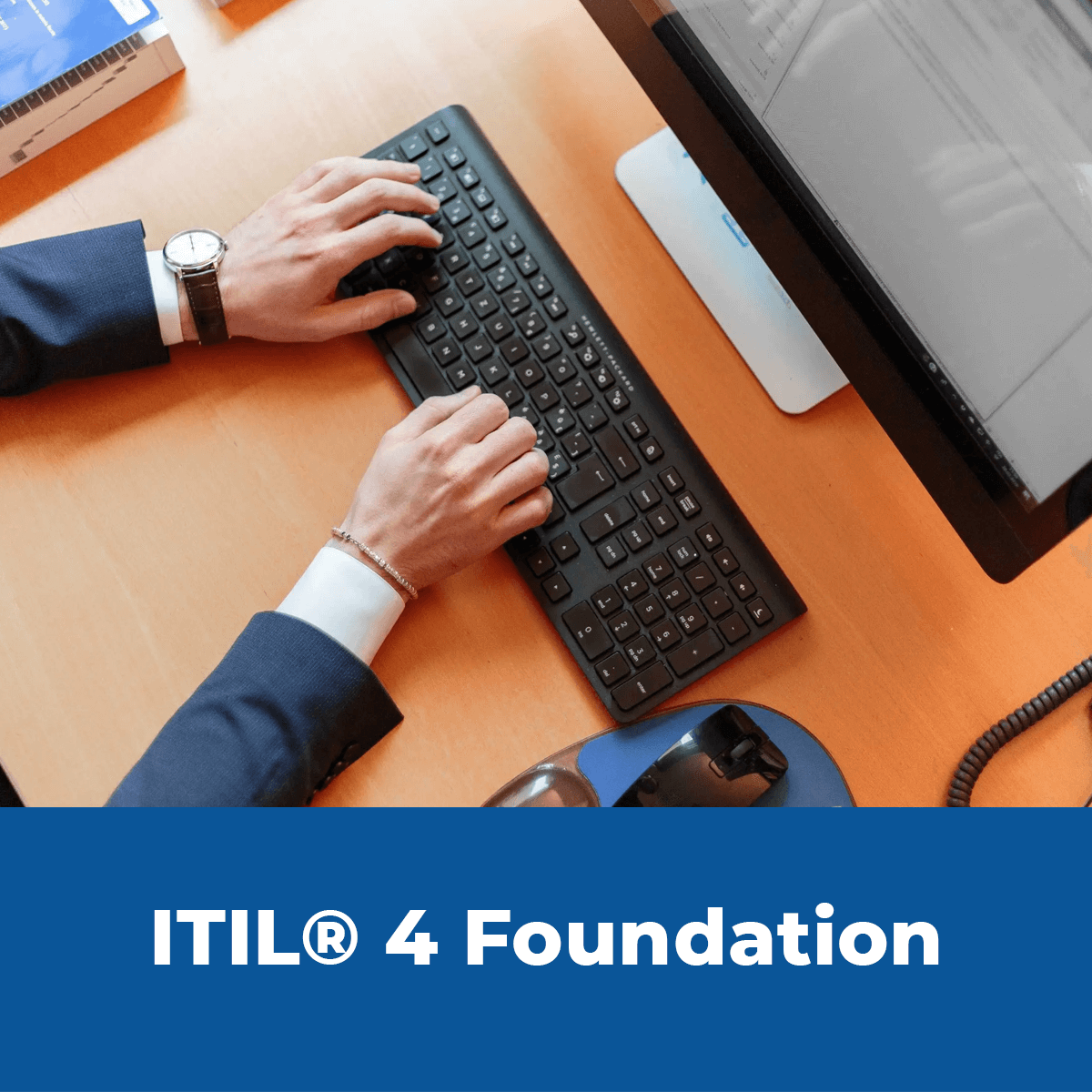 ITIL 4 foundation - persona che scrive su una tastiera