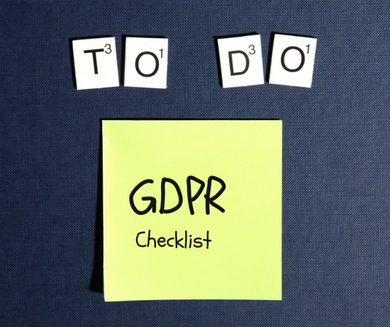 checklist gdpr - post it giallo su fondo blu gdpr to do list