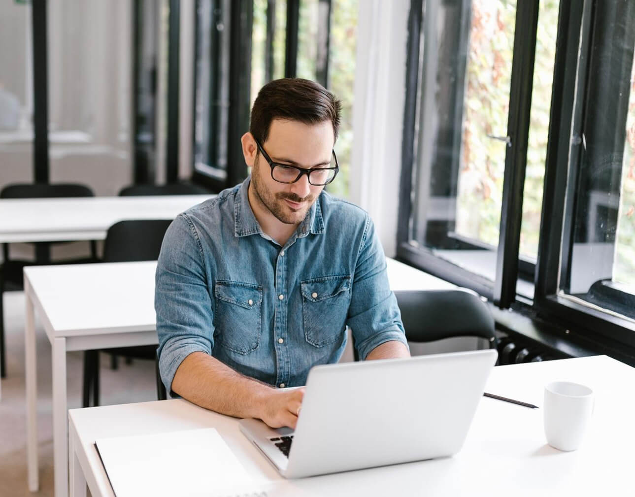 Formazione finanziata uomo al pc