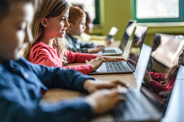 Educazione digitale nelle scuole - progetto INFORPC Apriamo gli occhi